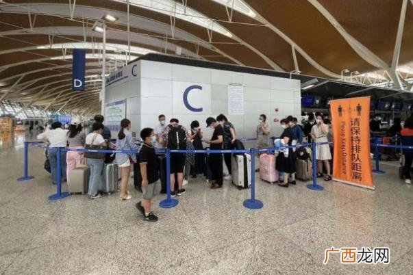 上海浦东机场回应留学生排长队值机美国留学需要什么要求