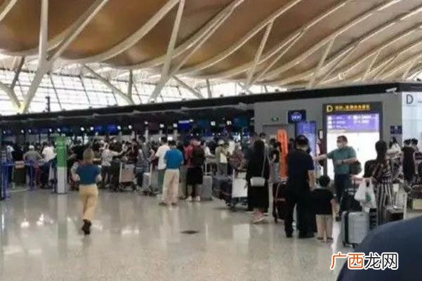 上海浦东机场回应留学生排长队值机美国留学需要什么要求