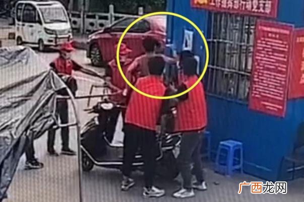 警方通报男子闯卡与志愿者发生冲突防疫卡点主要负责什么