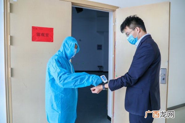 男子拒绝配合疫情防控捅伤工作人员不配合疫情防控工作应如何处罚
