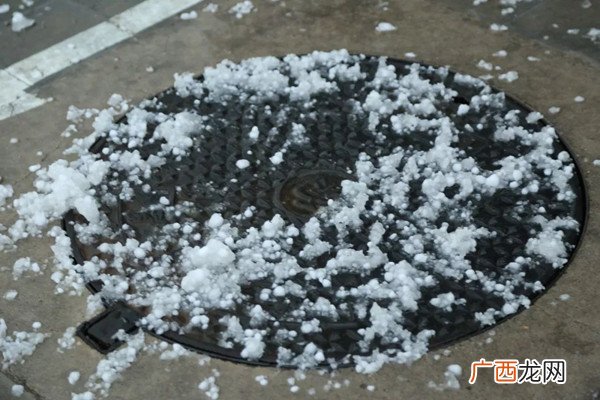 黑龙江哈尔滨大庆突降冰雹户外突遇冰雹如何自救