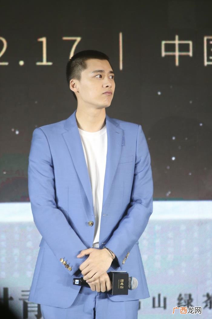 李易峰组合，李易峰李宇春俊男飒女组合同台代言