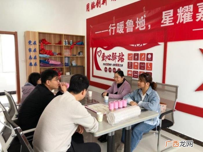 任嘉伦家乡，任嘉伦爱心粉丝于山东淄博援建32所任嘉伦爱心美术教室
