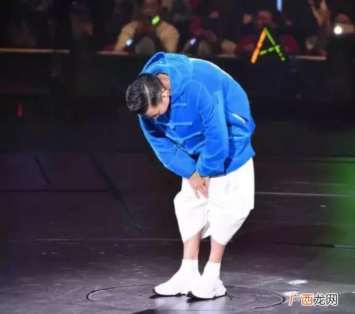 刘德华医生，医生叫我不要再唱下去57岁的刘德华突然中断演唱会