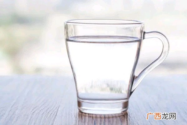 喝水多尿少是什么原因喝水多尿少正常吗