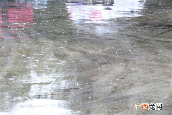郑州一隧道积水涌出如瀑布下雨积水怎么排