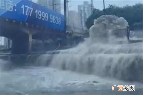 郑州一隧道积水涌出如瀑布下雨积水怎么排