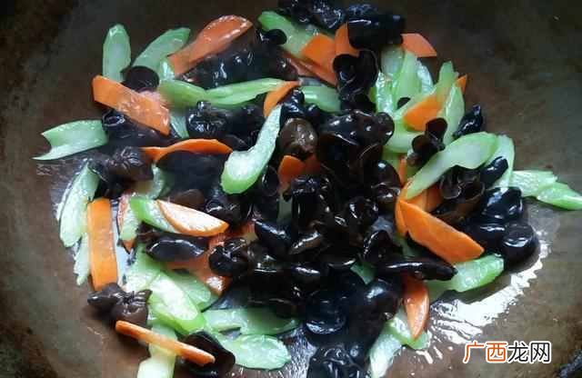 什么是黑木耳,木耳的功效与作用禁忌