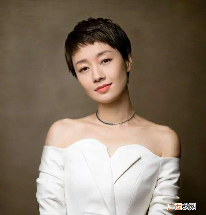 国字脸发型，40岁的国字脸女性适合什么样的发型
