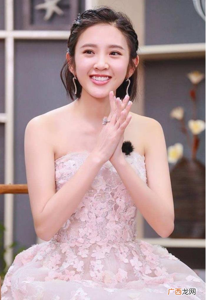 短发怎么扎好看，女生短发如何编好看