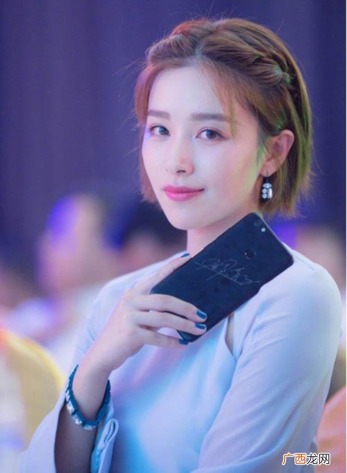 短发怎么扎好看，女生短发如何编好看