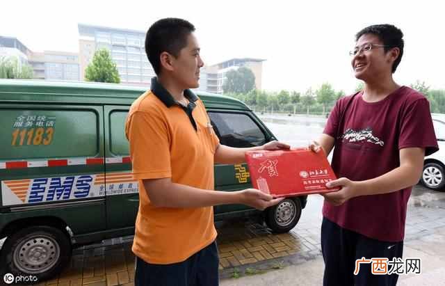 快递公司靠什么挣钱,怎么开快递公司加盟店呢一起来了解吧