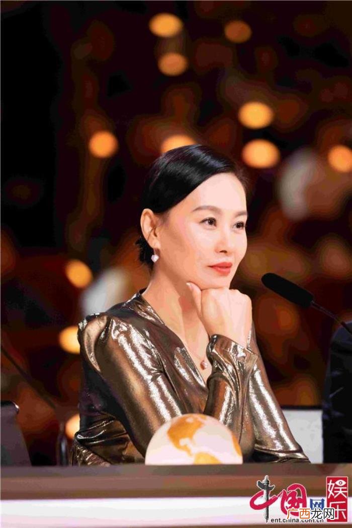 王祖蓝谢娜，上演疯狂心跳夜王祖蓝体验飞刀谢娜吓到捂眼
