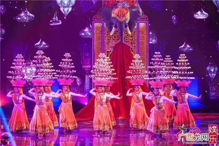 王祖蓝谢娜，上演疯狂心跳夜王祖蓝体验飞刀谢娜吓到捂眼