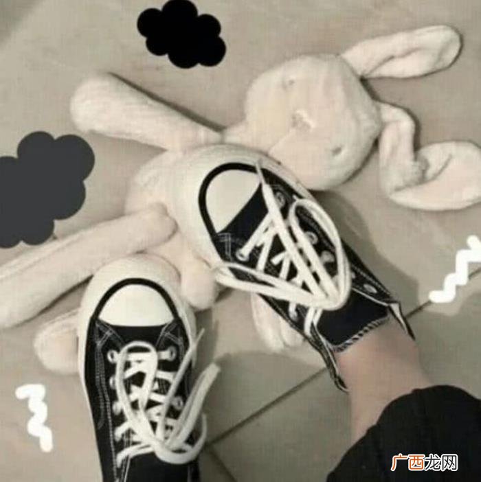 惹女朋友生气了怎么哄文案，惹对象生气只会说对不起