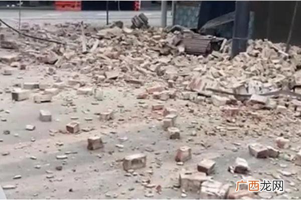 地震要准备什么物品地震要不要跑出去