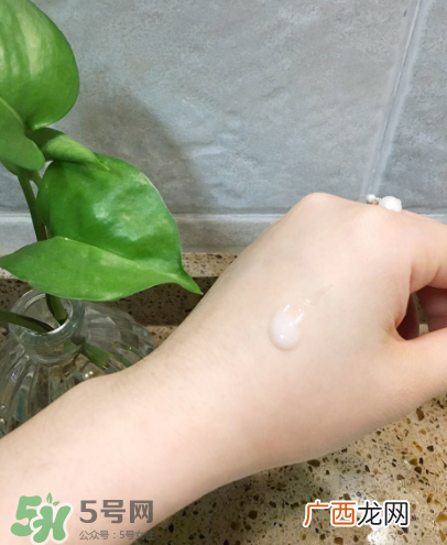 资生堂新透白美肌集光祛斑精华液好用吗
