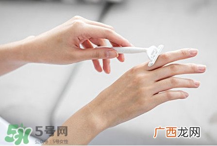 脱毛膏和刮毛刀哪个好 脱毛膏和脱毛刀优缺点