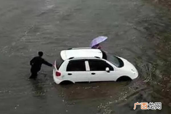 下暴雨为什么会停水下暴雨为什么鱼塘鱼容易死