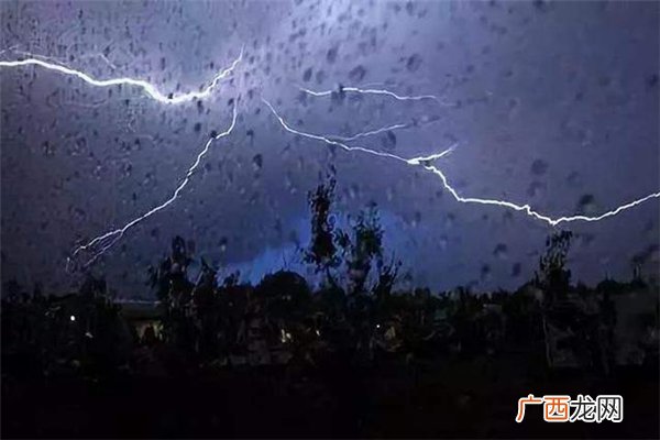 暴雨可以出行吗暴雨出行注意事项