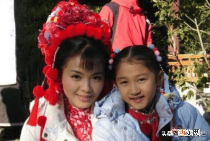 关晓彤刘涛，当41岁刘涛与22岁关晓彤撞衫对比