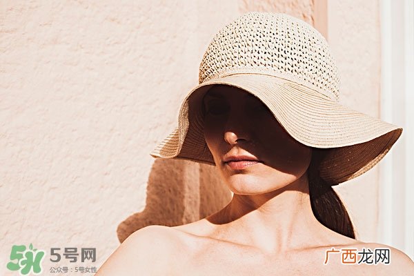 防晒开封一年还能用吗 防晒打开放了一年还能用吗