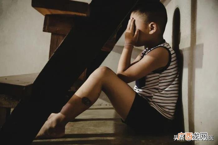 单亲家庭孩子心理缺陷，单亲家庭的孩子心理有问题