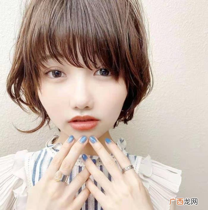 适合小圆脸的发型，脸大脸圆适合什么发型