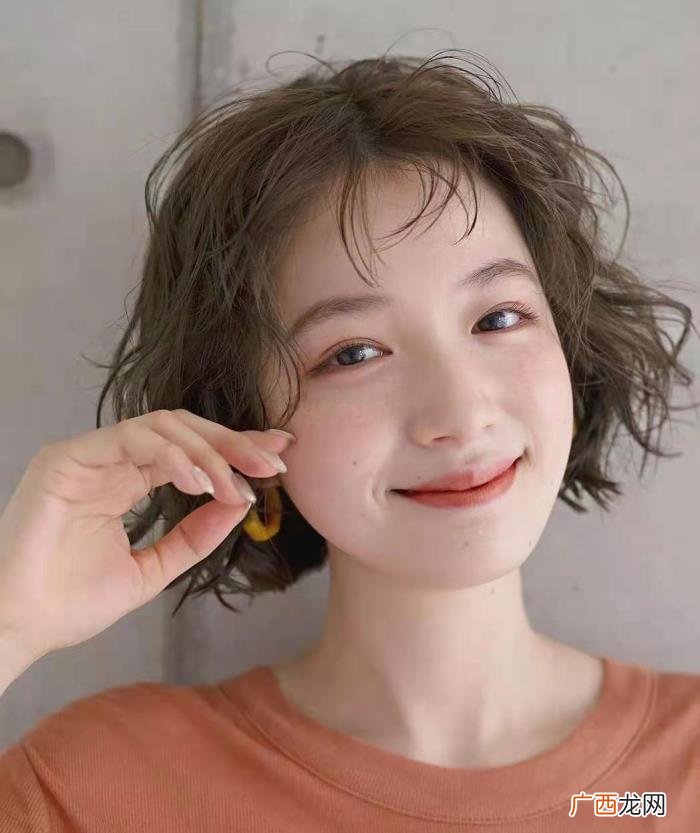 适合小圆脸的发型，脸大脸圆适合什么发型