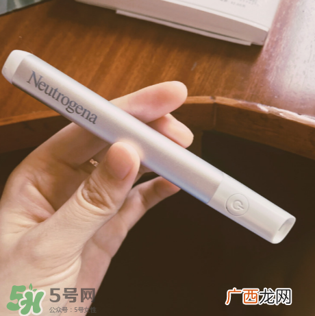 露得清红蓝光疗便携祛痘仪光疗笔怎么样？露得清光疗笔测评