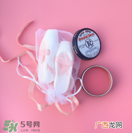 Rosebud Salve玫瑰花蕾膏润唇膏怎么样?Rosebud Salve润唇膏测评