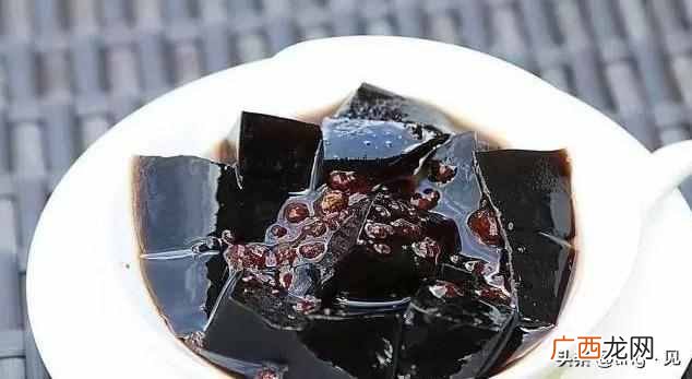 国内“难以下咽”的5种零食，全吃过的让人“佩服”