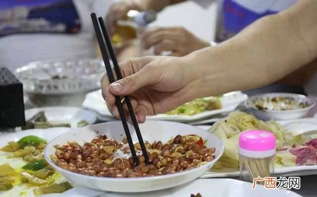 筷子最“难”夹的7道菜，国人都容易失败，老外基本不可能成功