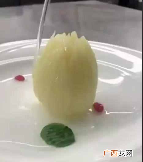 国宴的开水白菜到底有多牛，看到开水浇上的那一刻，网友：太惊艳