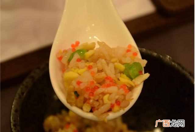 赌王何鸿燊钟爱的“皇帝炒饭”有多奢华？看完明白：5000一份很值
