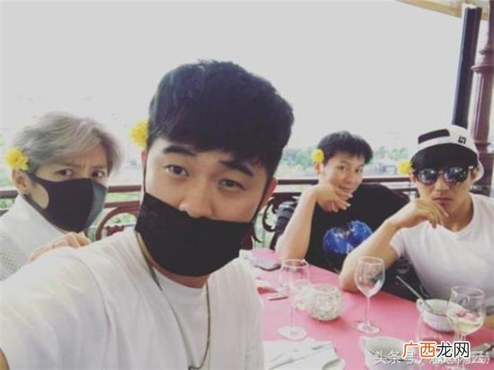 关晓彤抽烟，鹿晗关晓彤陈赫夫妇游日本被指抽烟影响对方抽雪茄