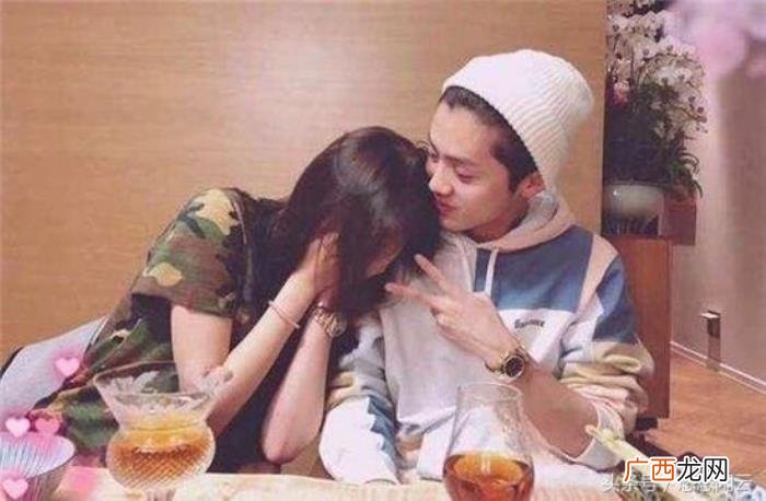 关晓彤抽烟，鹿晗关晓彤陈赫夫妇游日本被指抽烟影响对方抽雪茄
