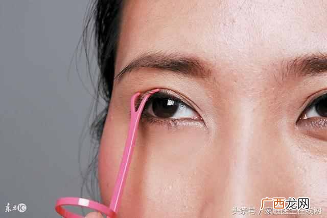 如何变成双眼皮？怎样可以让单眼皮变成双眼皮？