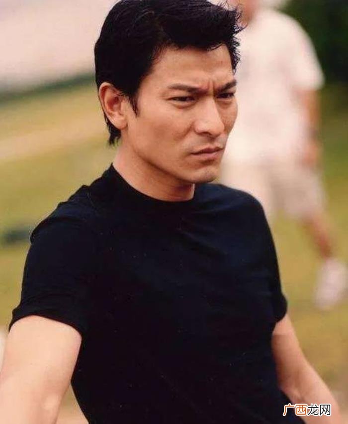 两千万粉丝的明星都有谁，一天两千万粉丝