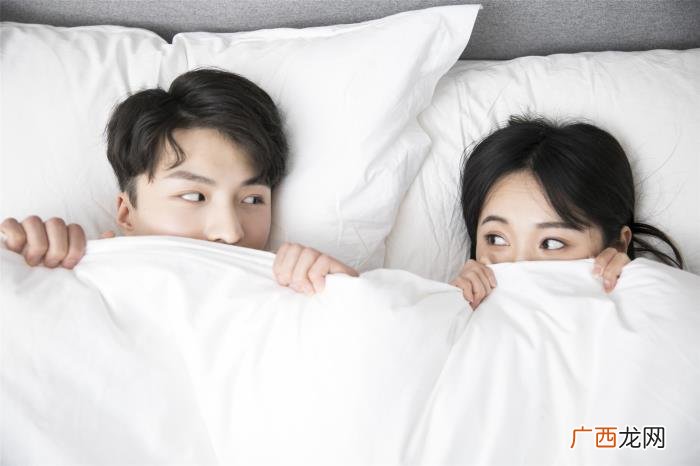 看他的睡姿就会有答案 男人不爱你的几种睡姿