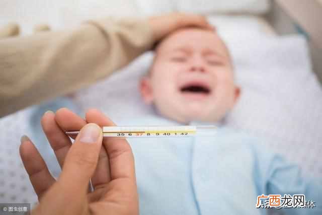 宝宝发烧了怎么办如何退烧？小孩发烧别慌张，做好这4件事