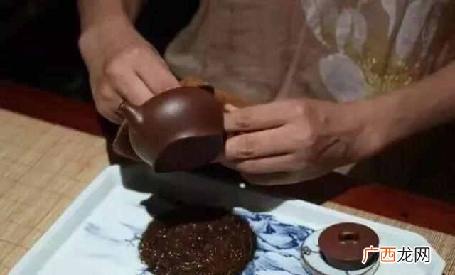 紫砂壶如何正确开壶？这些注意点要记牢