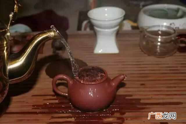 紫砂壶如何正确开壶？这些注意点要记牢