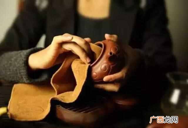 紫砂壶如何正确开壶？这些注意点要记牢