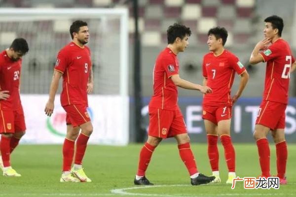 踢足球要具备什么条件国足飞赴阿联酋沙迦备战12强赛