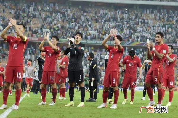 踢足球要具备什么条件国足飞赴阿联酋沙迦备战12强赛