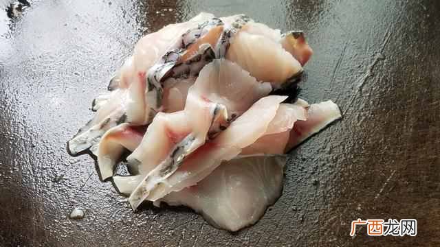 酸辣鱼片原来是这样做的，简单美味又好吃，再来2碗米饭太爽了