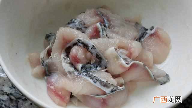 酸辣鱼片原来是这样做的，简单美味又好吃，再来2碗米饭太爽了