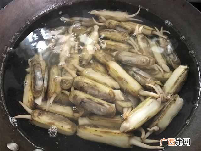 百吃不厌的蛏子做法，每次都吃光光，营养又解馋。