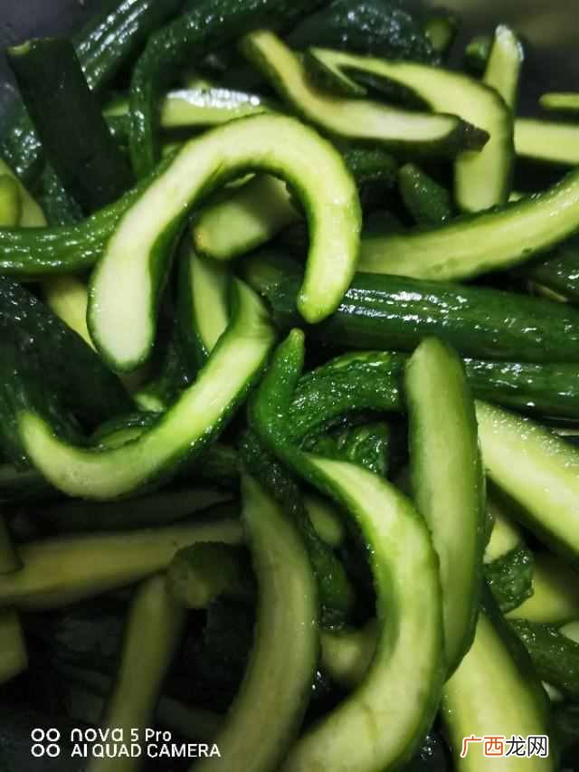 最简单的酱油腌小黄瓜制作方法，简单易学，好吃下饭